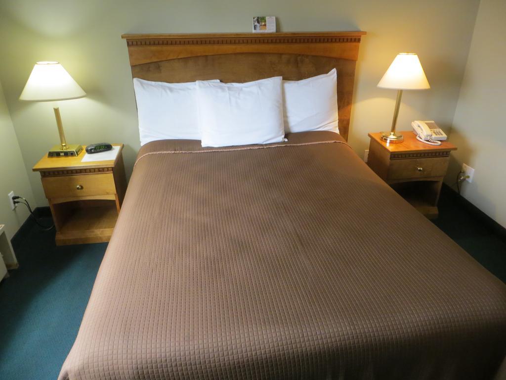 Ocean Marina Hotel Port Alberni Exterior photo