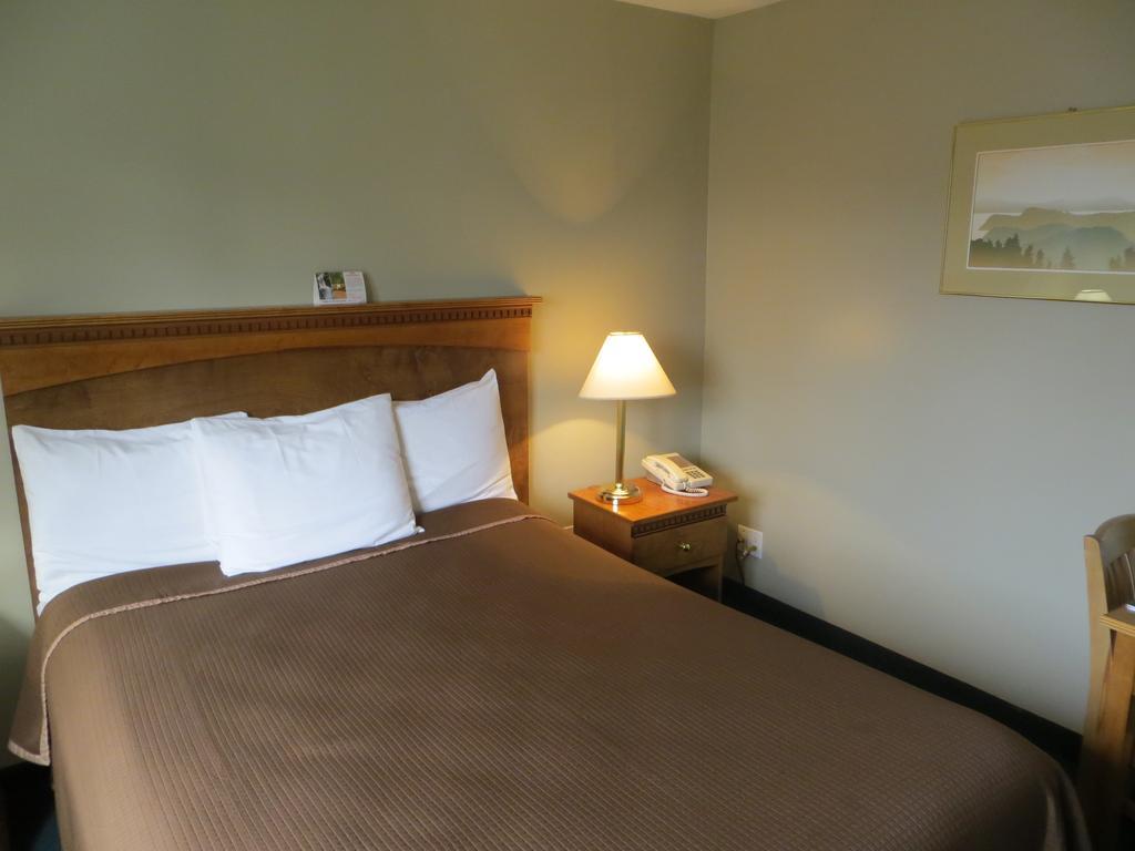 Ocean Marina Hotel Port Alberni Exterior photo