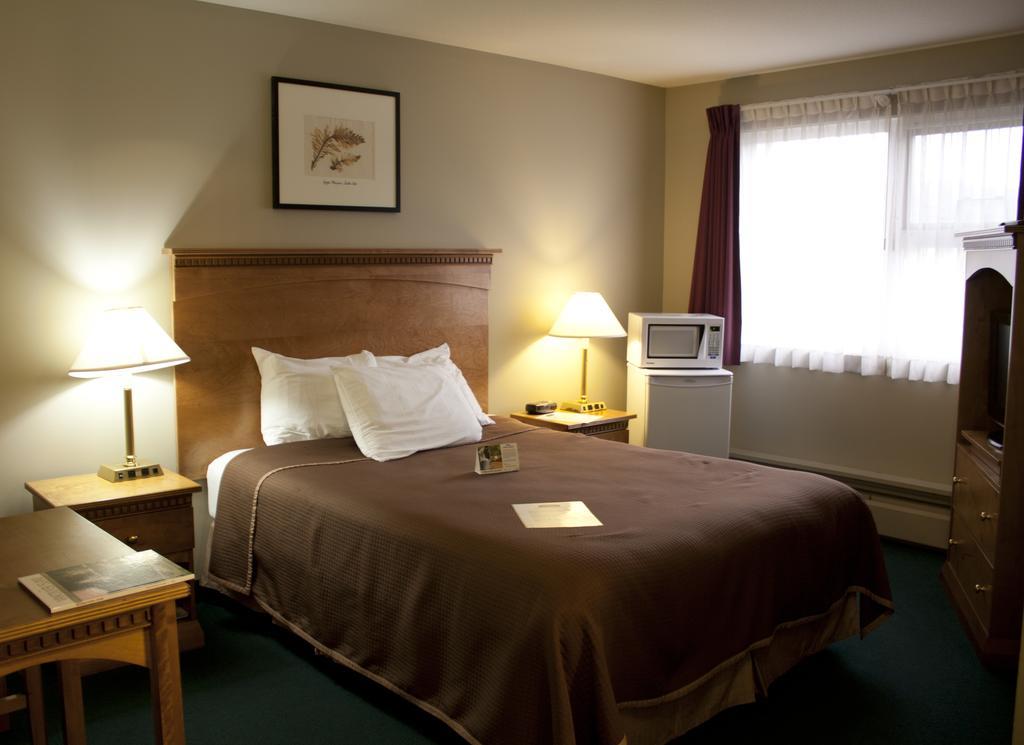 Ocean Marina Hotel Port Alberni Exterior photo